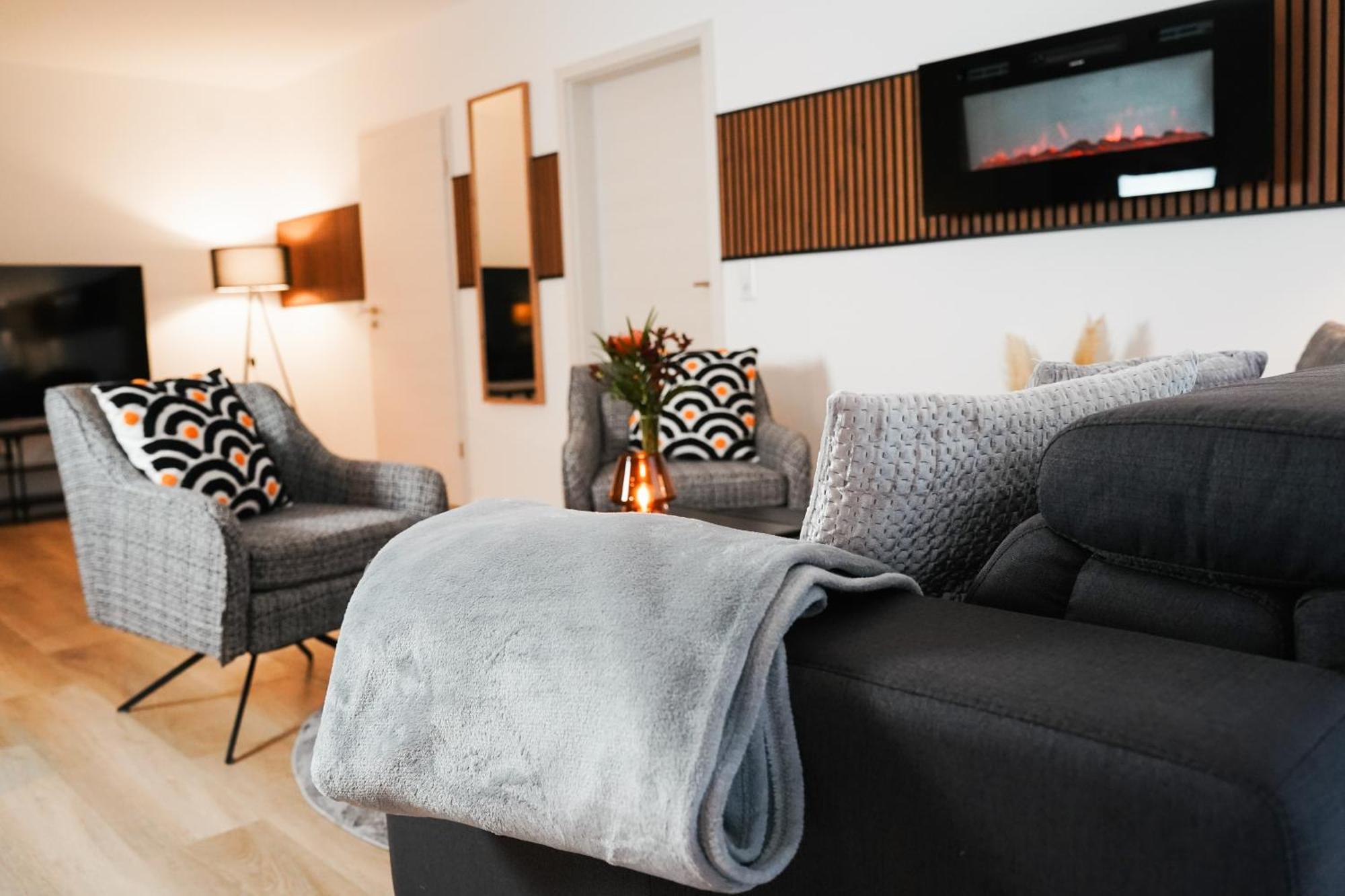 Kamin, Parkplatz, Balkon, Stilvolles Zuhause,Grosszuegig Apartment Paderborn Luaran gambar